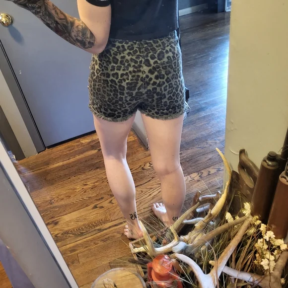 Good American High Rise Shorts size 2/26 - Picture 4 of 10